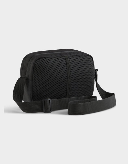 กระเป๋า ESSENTIALS Crossbody (2L)