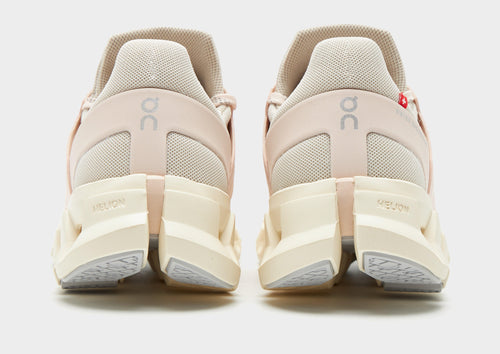 รองเท้าผู้หญิง Cloudswift 4