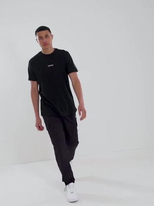 เสื้อยืดผู้ชาย Essential Tape