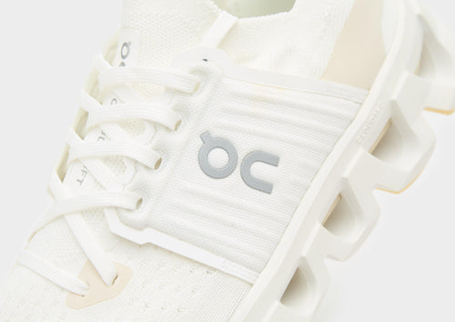 รองเท้าผู้หญิง Cloudswift 4