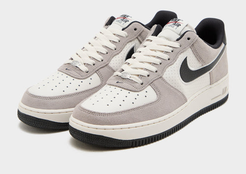 รองเท้าผู้ชาย Air Force 1 '07 LV8