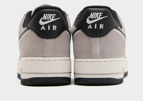 รองเท้าผู้ชาย Air Force 1 '07 LV8