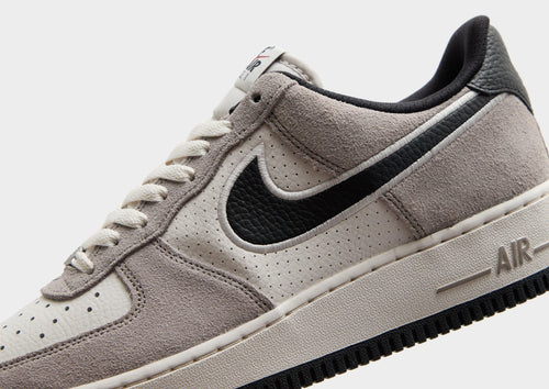 รองเท้าผู้ชาย Air Force 1 '07 LV8