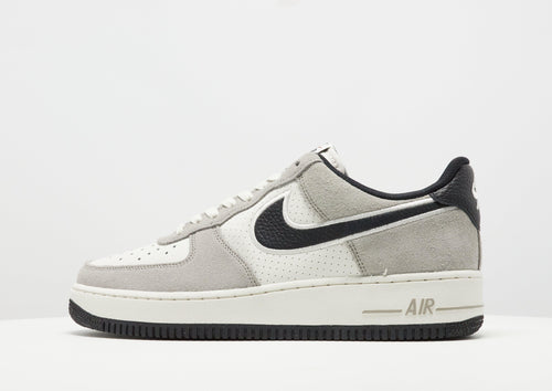 รองเท้าผู้ชาย Air Force 1 '07 LV8