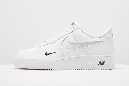 รองเท้าผู้ชาย Air Force 1 '07 LV8