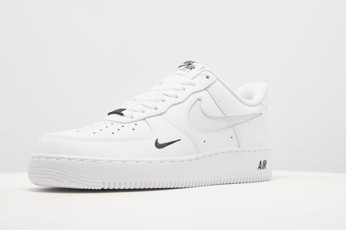 รองเท้าผู้ชาย Air Force 1 '07 LV8