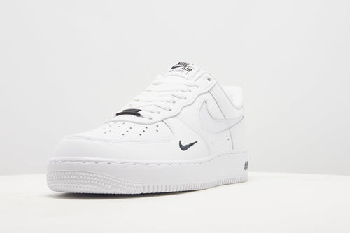 รองเท้าผู้ชาย Air Force 1 '07 LV8