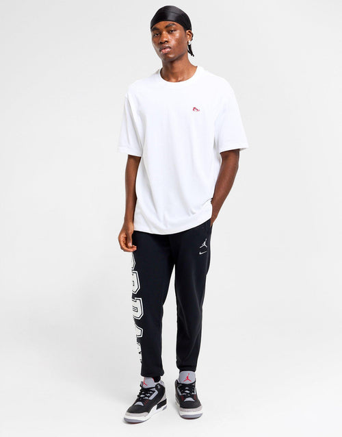 เสื้อยืดผู้ชาย Brand Sneaker Patch