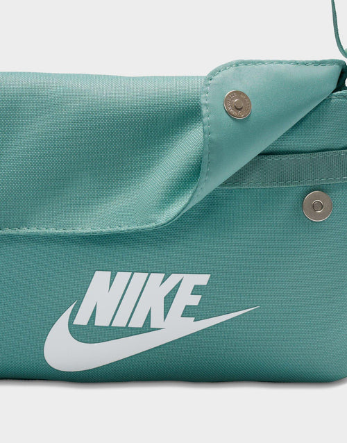 กระเป๋า Sportswear Futura 365 (3L)