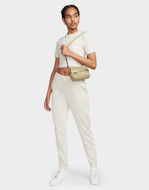 กระเป๋า Sportswear Futura Luxe Crossbody (1L)
