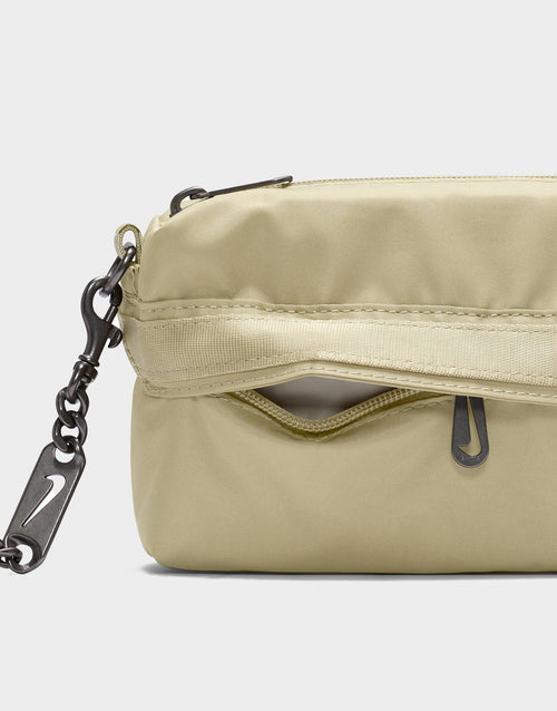 กระเป๋า Sportswear Futura Luxe Crossbody (1L)
