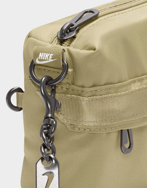 กระเป๋า Sportswear Futura Luxe Crossbody (1L)