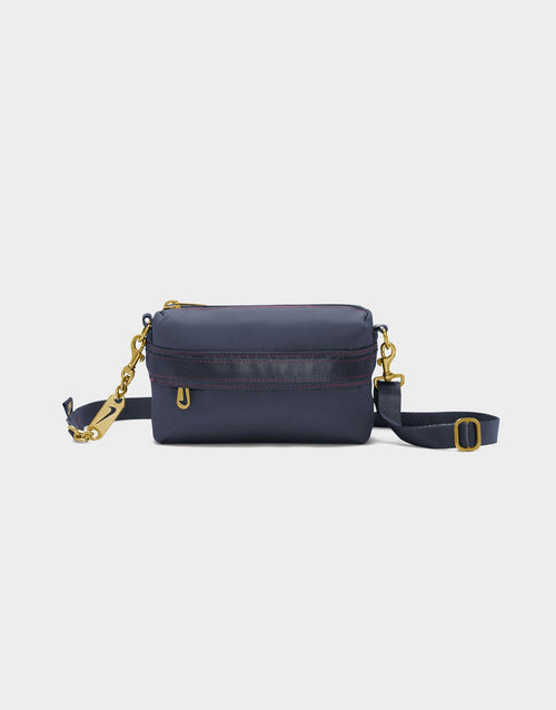 กระเป๋าคาด Sportswear Futura Luxe Crossbody (1L)