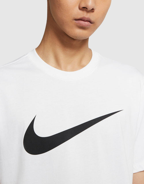 เสื้อยืดผู้ชาย Sportswear Swoosh