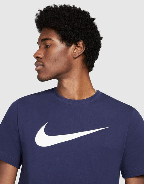 เสื้อยืดผู้ชาย Sportswear Swoosh