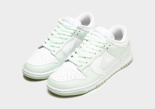 รองเท้าผู้หญิง Dunk Low Next Nature