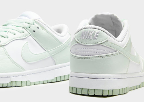 รองเท้าผู้หญิง Dunk Low Next Nature
