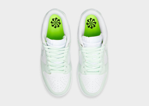 รองเท้าผู้หญิง Dunk Low Next Nature