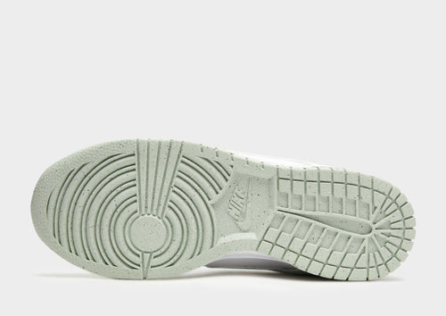 รองเท้าผู้หญิง Dunk Low Next Nature