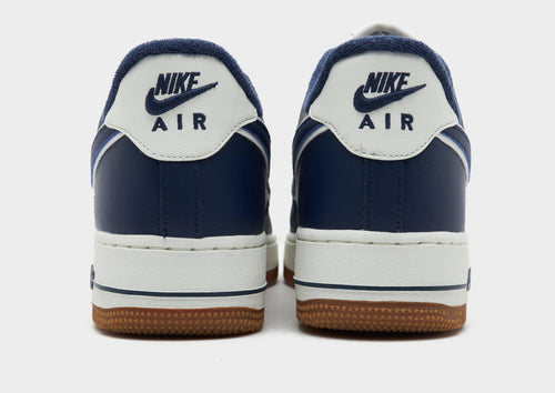 รองเท้าผู้ชาย Air Force 1 '07 LV8