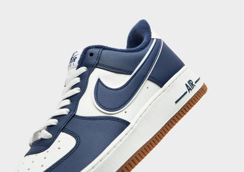 รองเท้าผู้ชาย Air Force 1 '07 LV8