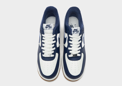 รองเท้าผู้ชาย Air Force 1 '07 LV8