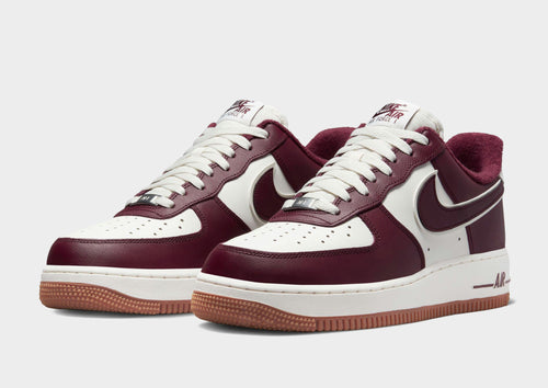 รองเท้าผู้ชาย Air Force 1 '07 LV8