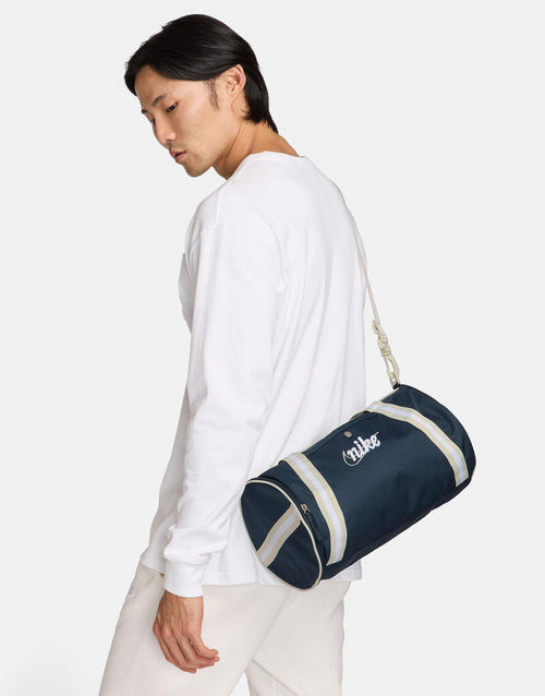 กระเป๋าสะพายข้าง Heritage Retro Duffel (13L)