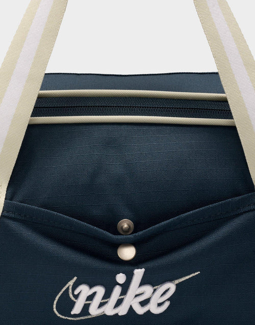 กระเป๋าสะพายข้าง Heritage Retro Duffel (13L)