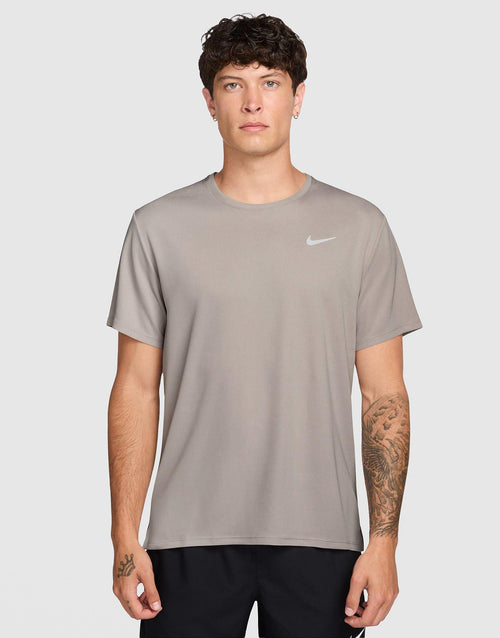 เสื้อยืดผู้ชาย Dri-FIT UV Miler