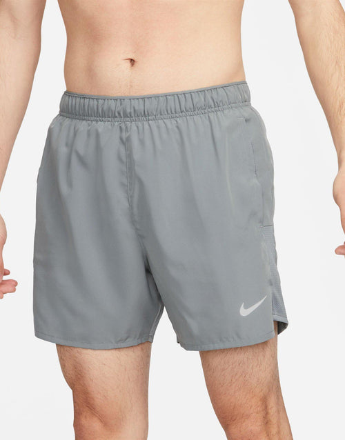 กางเกงขาสั้นผู้ชาย Dri-FIT Challenger