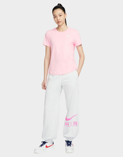เสื้อยืดผู้หญิง Sportswear Club Essentials