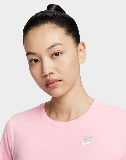 เสื้อยืดผู้หญิง Sportswear Club Essentials