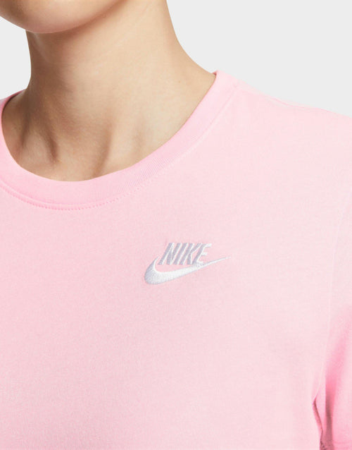 เสื้อยืดผู้หญิง Sportswear Club Essentials
