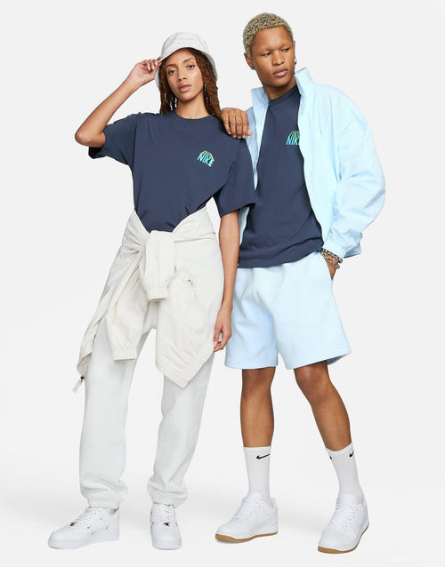 เสื้อยืดผู้ชายและผู้หญิง