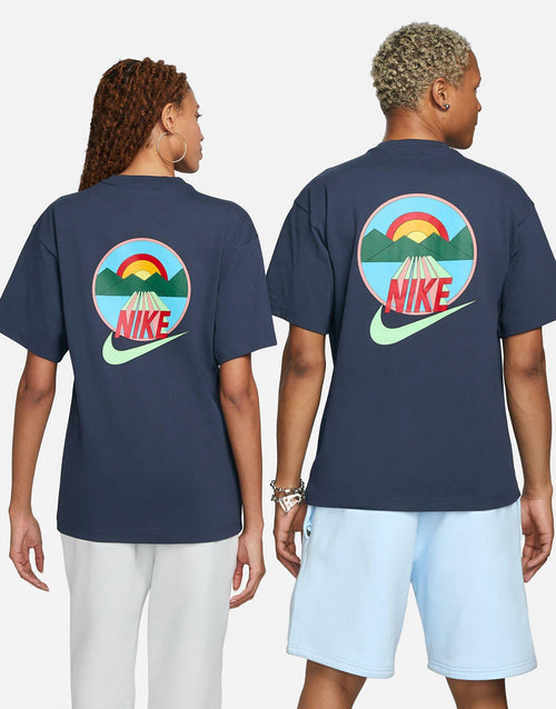 เสื้อยืดผู้ชายและผู้หญิง