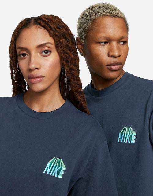 เสื้อยืดผู้ชายและผู้หญิง