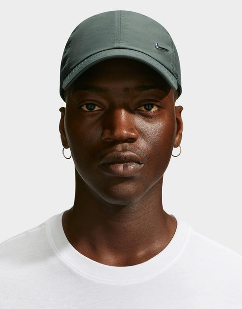 หมวกแก็ป Dri-FIT Club Metal Swoosh