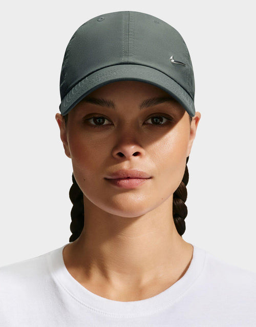 หมวกแก็ป Dri-FIT Club Metal Swoosh