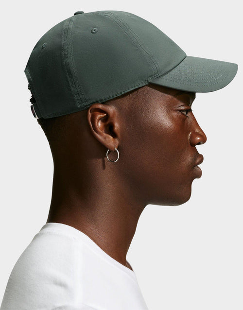หมวกแก็ป Dri-FIT Club Metal Swoosh