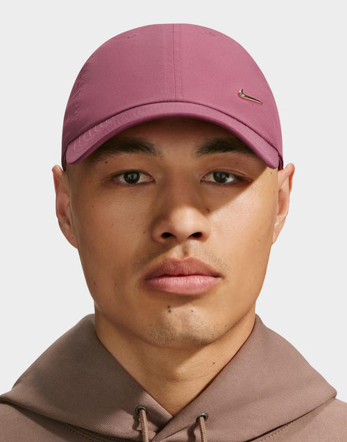 หมวกแก็ป Dri-FIT Club Metal Swoosh