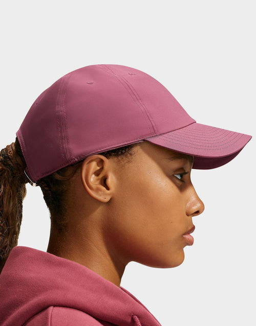 หมวกแก็ป Dri-FIT Club Metal Swoosh