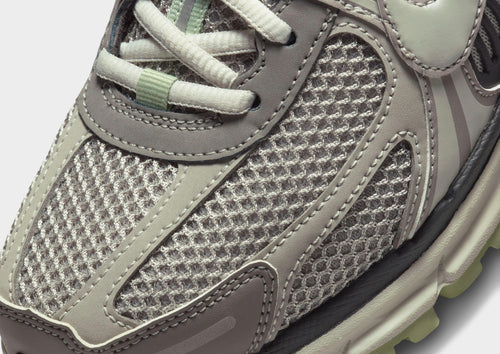 รองเท้าผู้หญิง Zoom Vomero 5