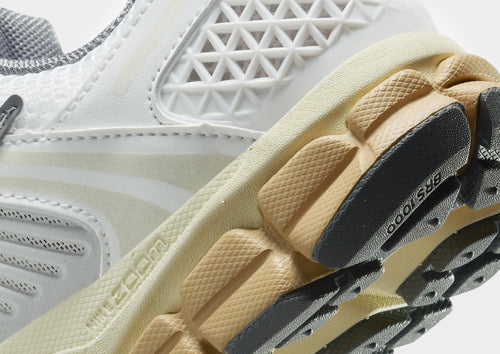 รองเท้าผู้หญิง Zoom Vomero 5