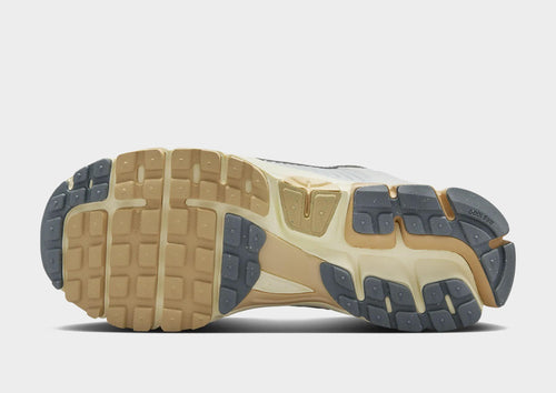 รองเท้าผู้หญิง Zoom Vomero 5