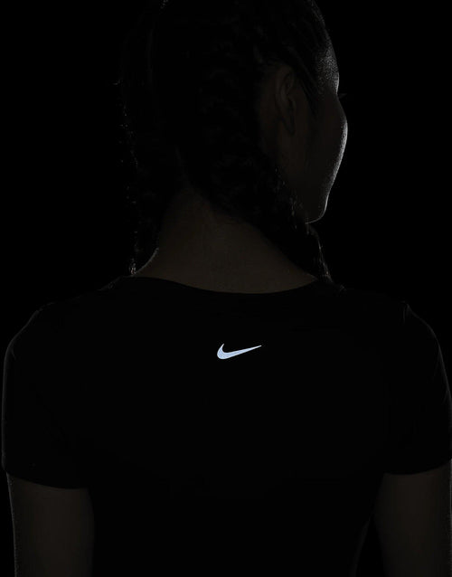 เสื้อยืดผู้หญิง One Fitted Dri-FIT Cropped