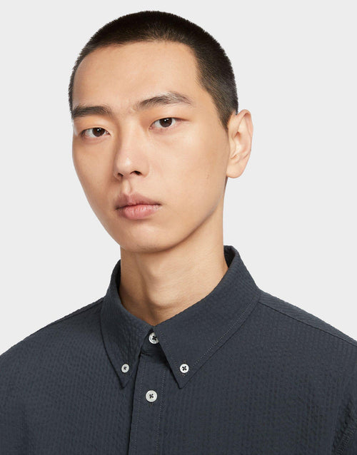 เสื้อแขนสั้นผู้ชาย Life Seersucker Button-Down