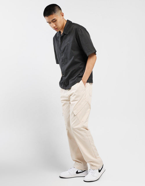 เสื้อแขนสั้นผู้ชาย Essentials Statement