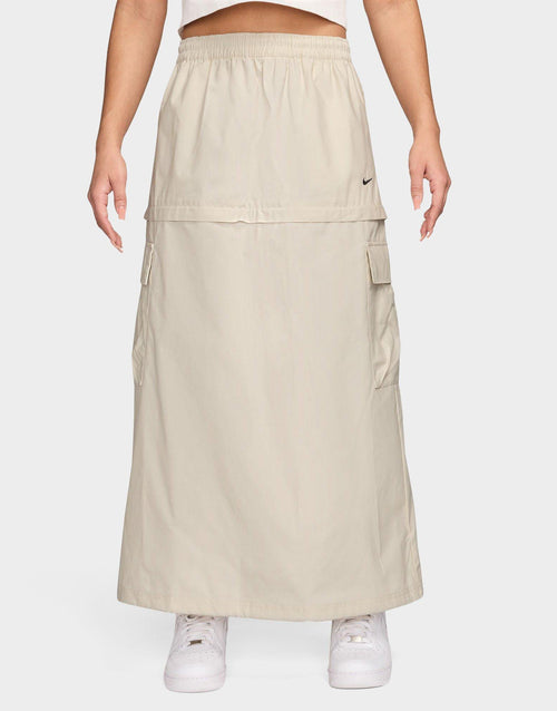 กระโปรงผู้หญิง Sportswear Essential Mid-Rise Woven Cargo Midi