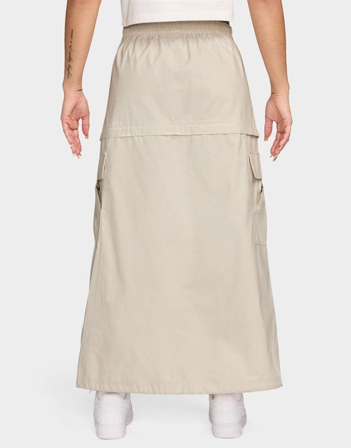 กระโปรงผู้หญิง Sportswear Essential Mid-Rise Woven Cargo Midi